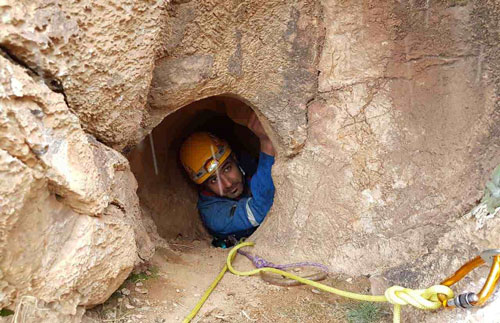 dareh-sorkhi-cave